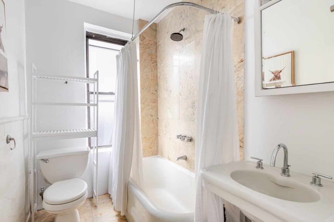 ONE BEDROOM APARTMENT IN WEST VILLAGE, MANHATTAN