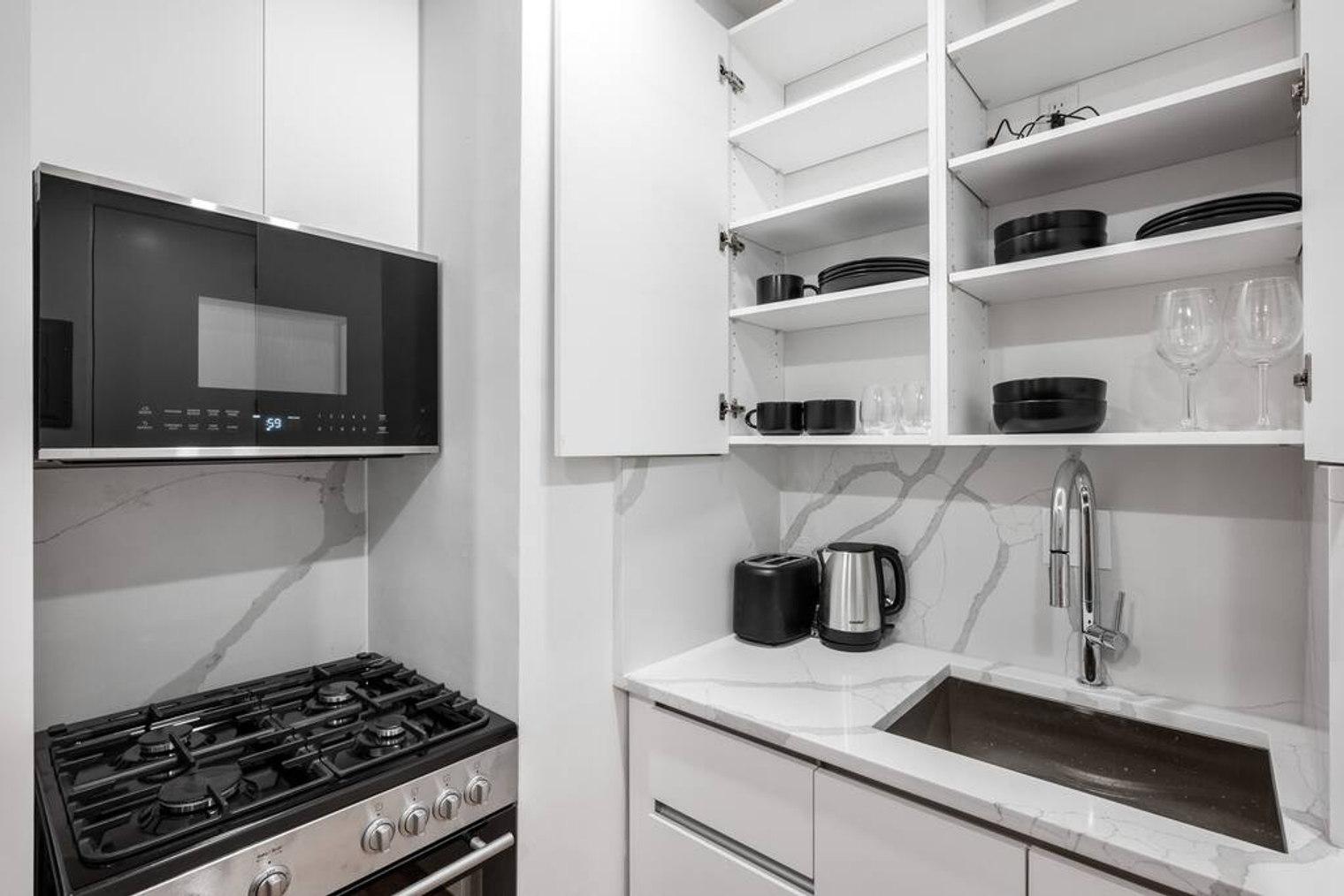ONE BEDROOM APARTMENT IN HELL’S KITCHEN, MANHATTAN