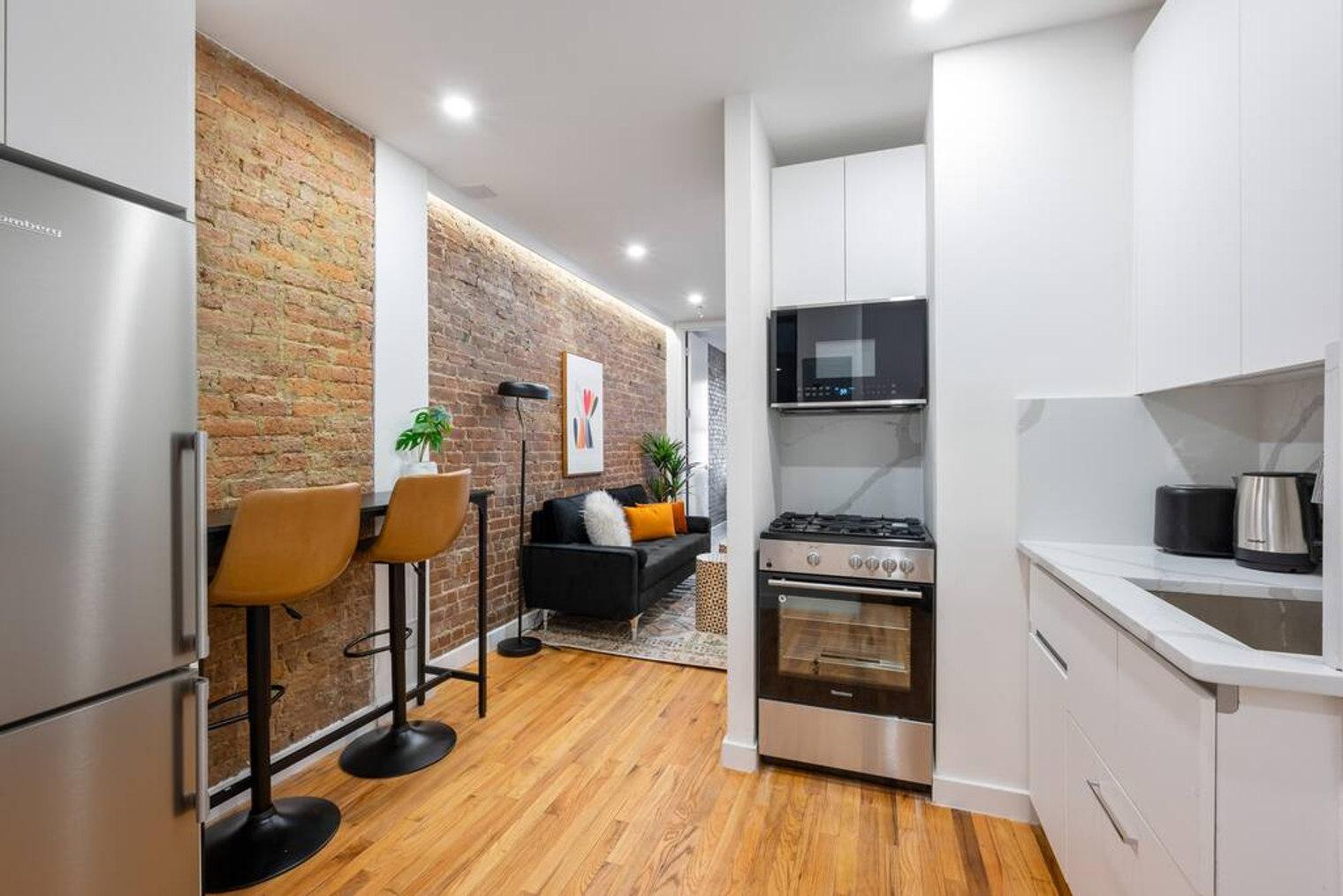 ONE BEDROOM APARTMENT IN HELL’S KITCHEN, MANHATTAN