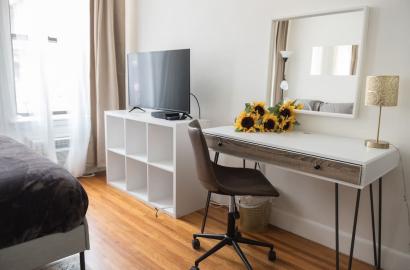 DECENT STUDIO IN LENOX HIL, MANHATTAN