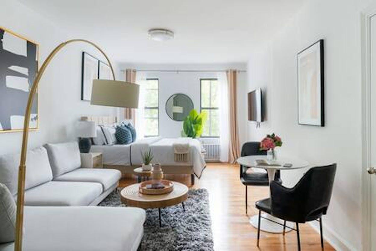 STUDIO  IN YORKVILLE, MANHATTAN